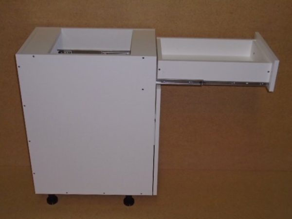 B15D1-STPO----15" wide Base 1 Door 1 Drawer w/Single Trash Pullout Cabinet