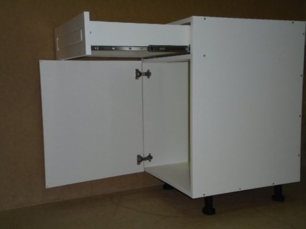 B18D1----18" wide Base 1 Door 1 Drawer Cabinet